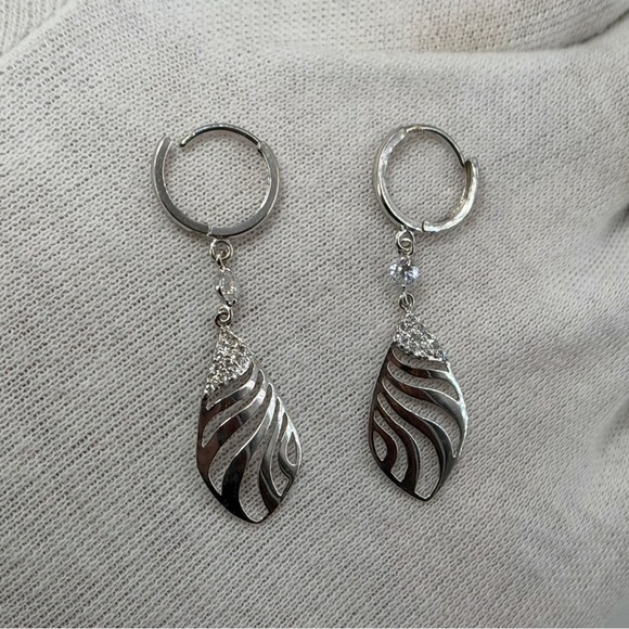 14K White Gold CZ Leaf Dangle Huggie Hoop Earrings 2g Solid Gold Drop New - Picture 8 of 8